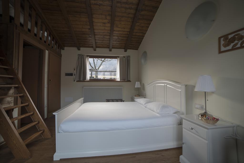 Agriturismo Il Mirtillo B,B Villa Pasturo ภายนอก รูปภาพ
